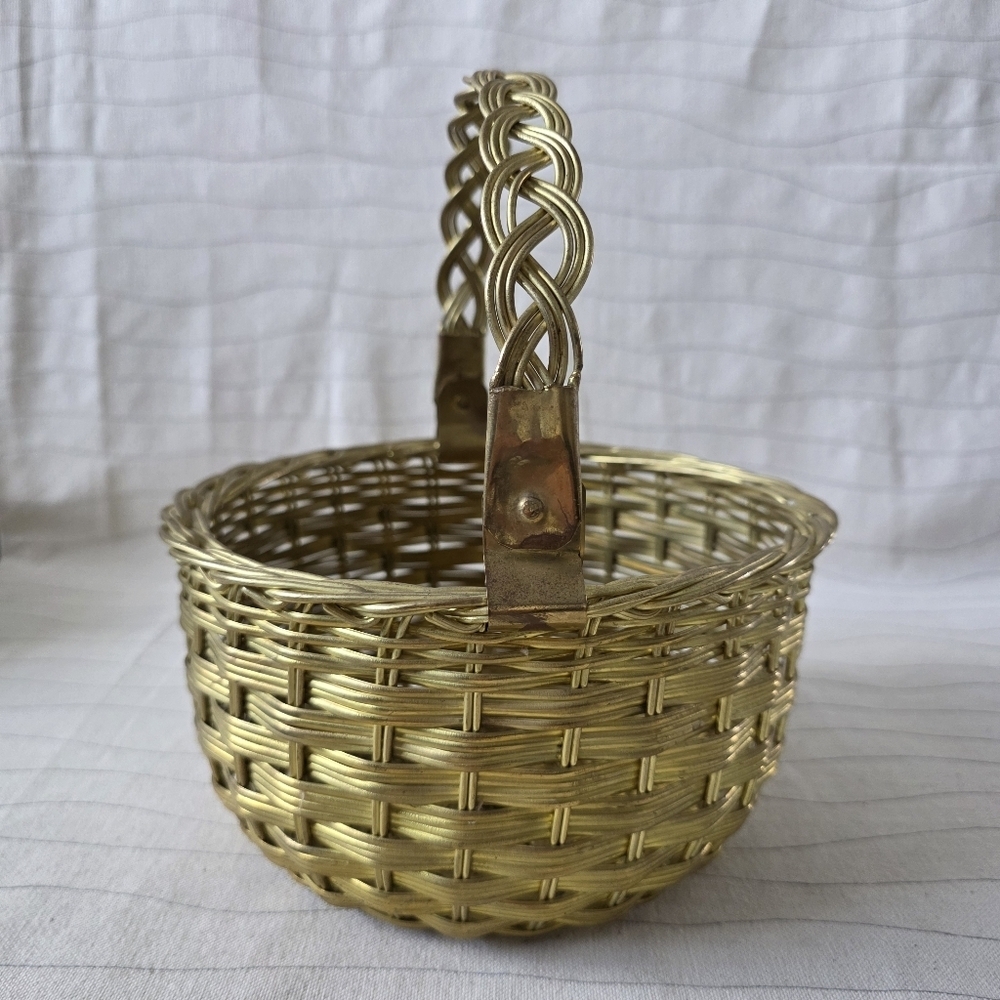 Vintage Brass Woven Metal Basket Decor Metal Moveable Handle 9"x8"x8" Heavy - Picture 5 of 7